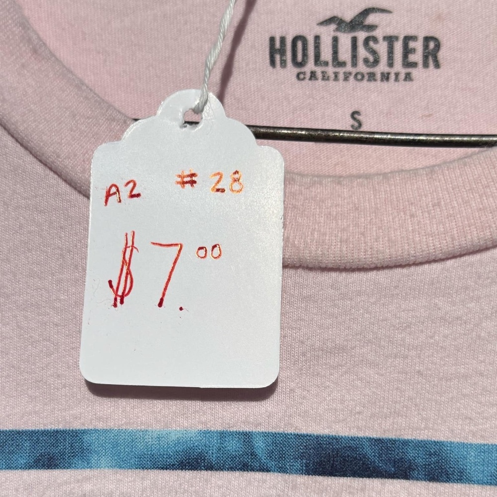 Hollister tee